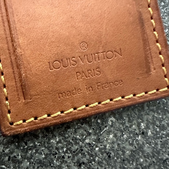 LOUIS VUITTON
Vachetta Luggage Tag : Poignet Set - Picture 6 of 15